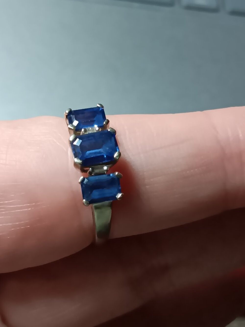 Vintage 10K Gold Layered Three-Stone Sapphire Ring – Size 10 Emerald Cut Trilogy - Picture 1 of 9